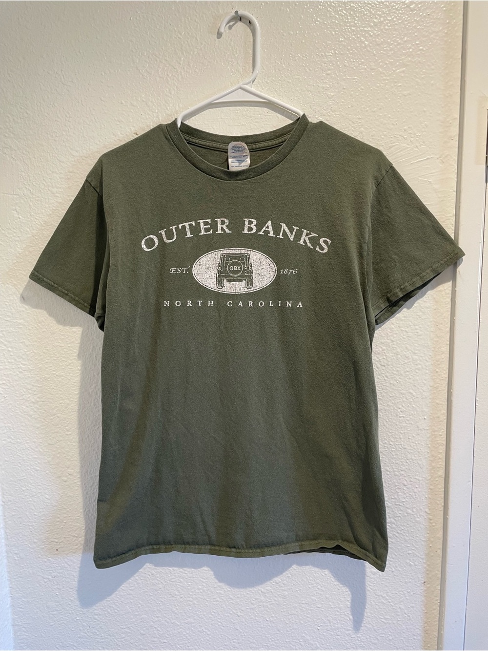 Vintage Outer Banks NC Graphic Tee Mens M Olive Green Jeep Delta Pro Weight Y2K